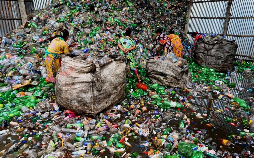 Earth5R-Plastic-Waste-Management-NGO-India-Mumbai-EPR-Circular-Economy-recycled-furniture-COP26