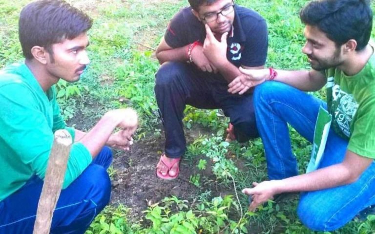 Gandhinagar-Plantation-Volunteer-Earth5R-Mumbai-India-Environmental-NGO-