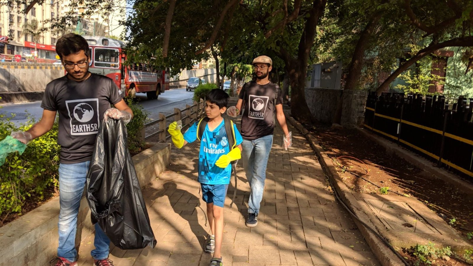 Jahaan leading volunteer team at Powai Lake Cleanup