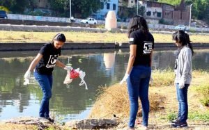 Pune river cleanup volunteers