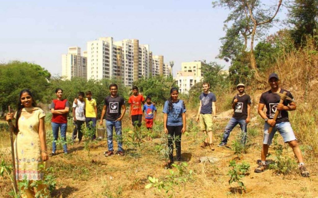 Tree-Plantation-Sustainability-Volunteer-Mumbai-Environmental-Organisation-Earth5R-