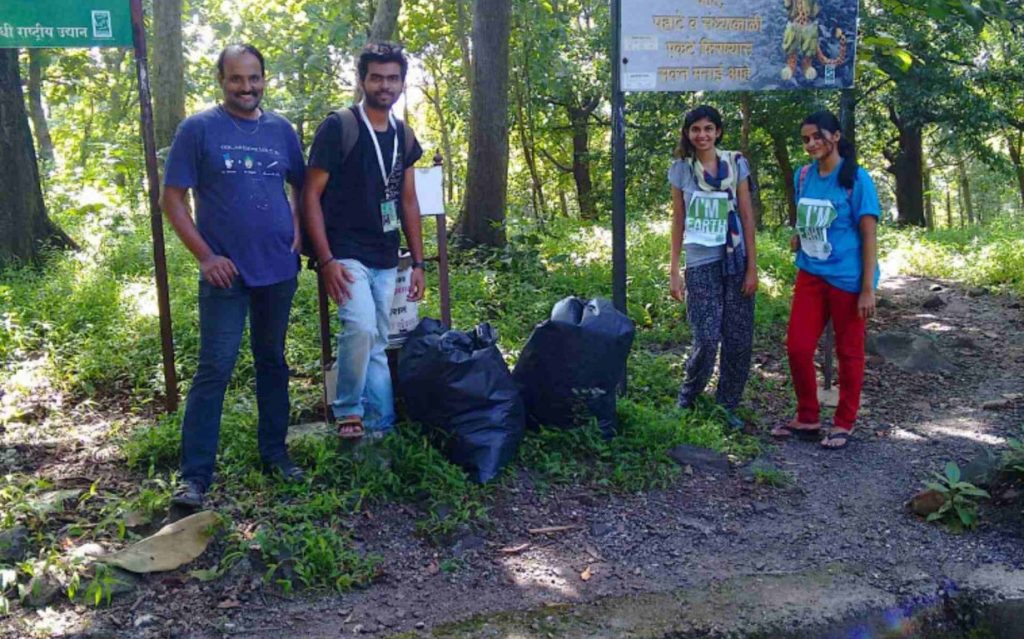 Volunteer-Clean-Up-Thane-Mumbai-India-Environmental-NGO-Earth5R