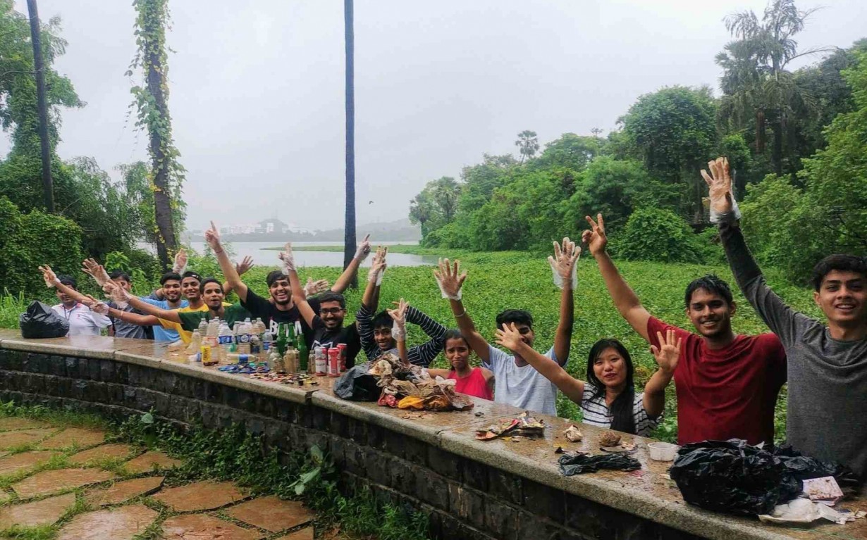 Volunteers-Lake-Cleanup-Recycling-Earth5R-Mumbai-India-Environmental-NGO