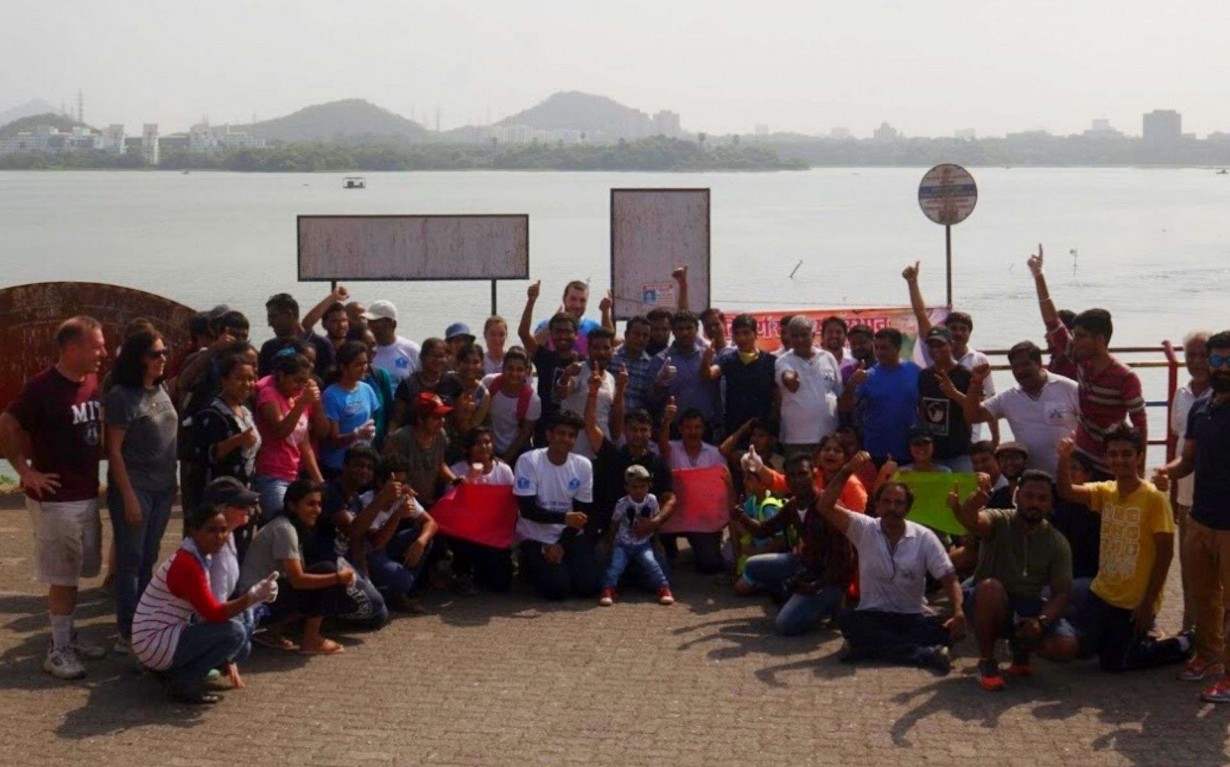 Volunteers-Lake-Cleanup-Waste-Mumbai-India-Environmental-NGO-Earth5R