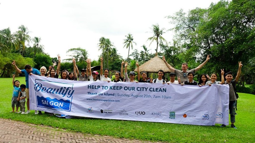 River clean-up drive Earth5R  Les river River pollution Vietnam earth5R