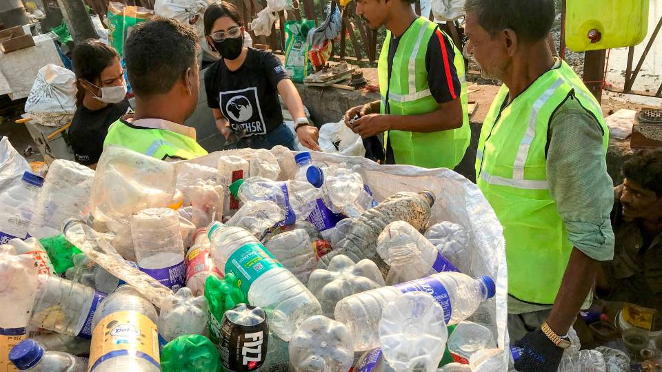 Earth5R is a leading sustainability and ESG organization in Mumbai driving large-scale waste management and climate action projects across India.