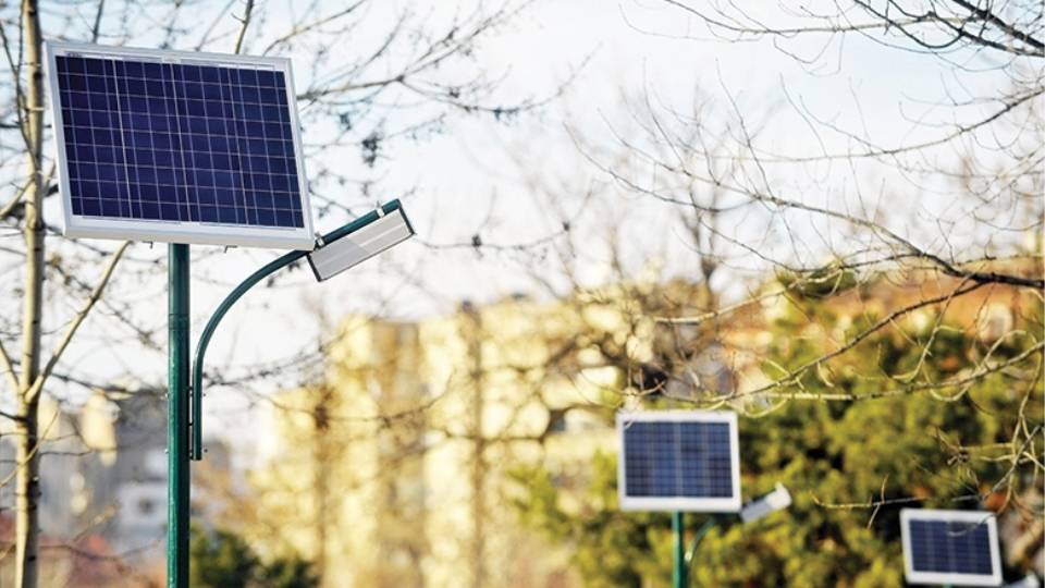 As a UNESCO-recognized NGO, Earth5R is transforming how CSR initiatives in Mumbai address urban waste management and circular economy development.