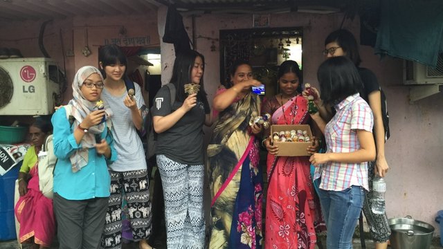 women from Dharavi learn upcycling techniques to transform waste into marketable products