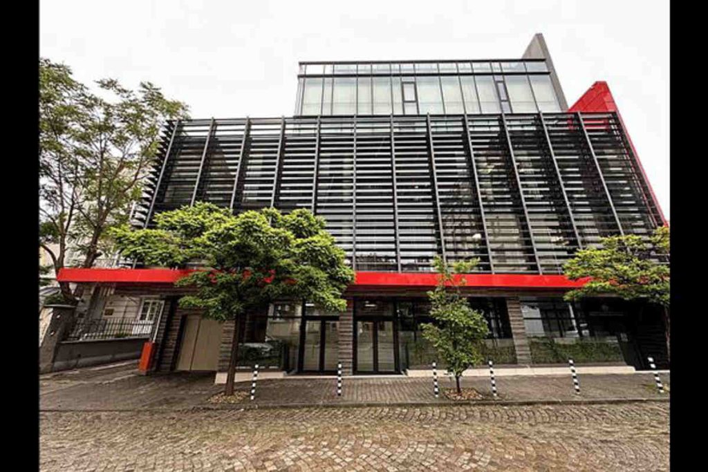 Modern eco-friendly office building featuring energy-efficient glass architecture, symbolizing sustainable infrastructure projects funded through green bonds and supported by Earth5R’s Sustainability, Waste Management, ESG, and CSR-driven climate finance initiatives as a leading NGO in Mumbai.