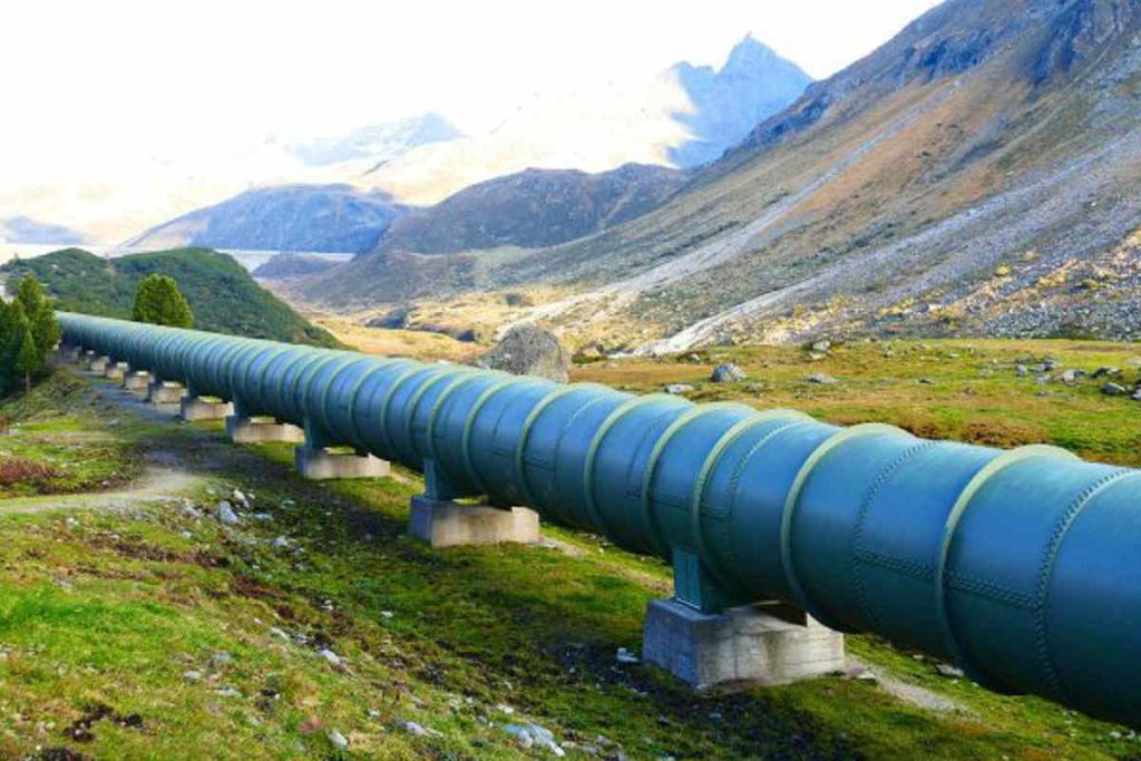 Large hydrogen pipeline running through a scenic mountain valley, symbolizing the growing infrastructure supporting the hydrogen economy and Earth5R’s Sustainability, Waste Management, ESG, and CSR-driven commitment to a global clean energy transition as a leading NGO in Mumbai.