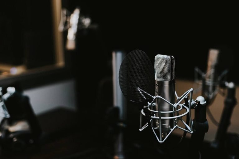 A professional podcast microphone setup symbolizing Earth5R’s sustainability and waste management discussions in Mumbai, focused on ESG and CSR initiatives.