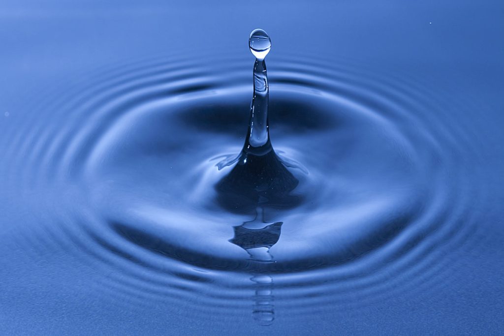 Water droplet creating ripples symbolizing sustainability and water conservation, aligned with Earth5R’s ESG and CSR-driven waste management initiatives in Mumbai.