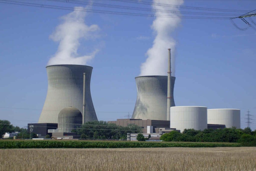 Nuclear power plant generating low-carbon energy, illustrating ESG-driven net-zero strategies and sustainability goals supported by Earth5R climate action initiatives.