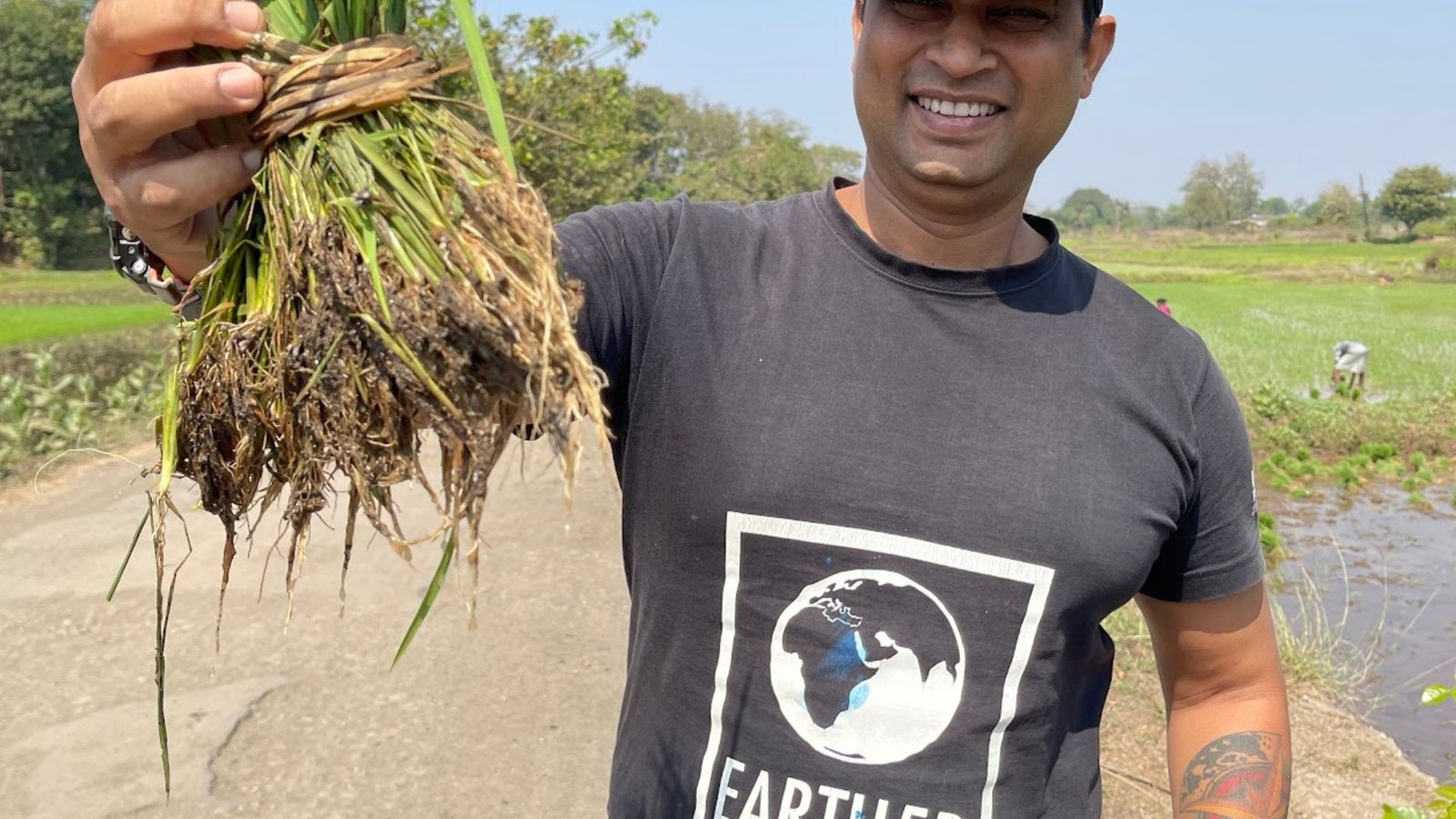 Earth5R volunteers demonstrating soil health testing and organic composting techniques to rural Indian farmers as part of sustainable agriculture programme