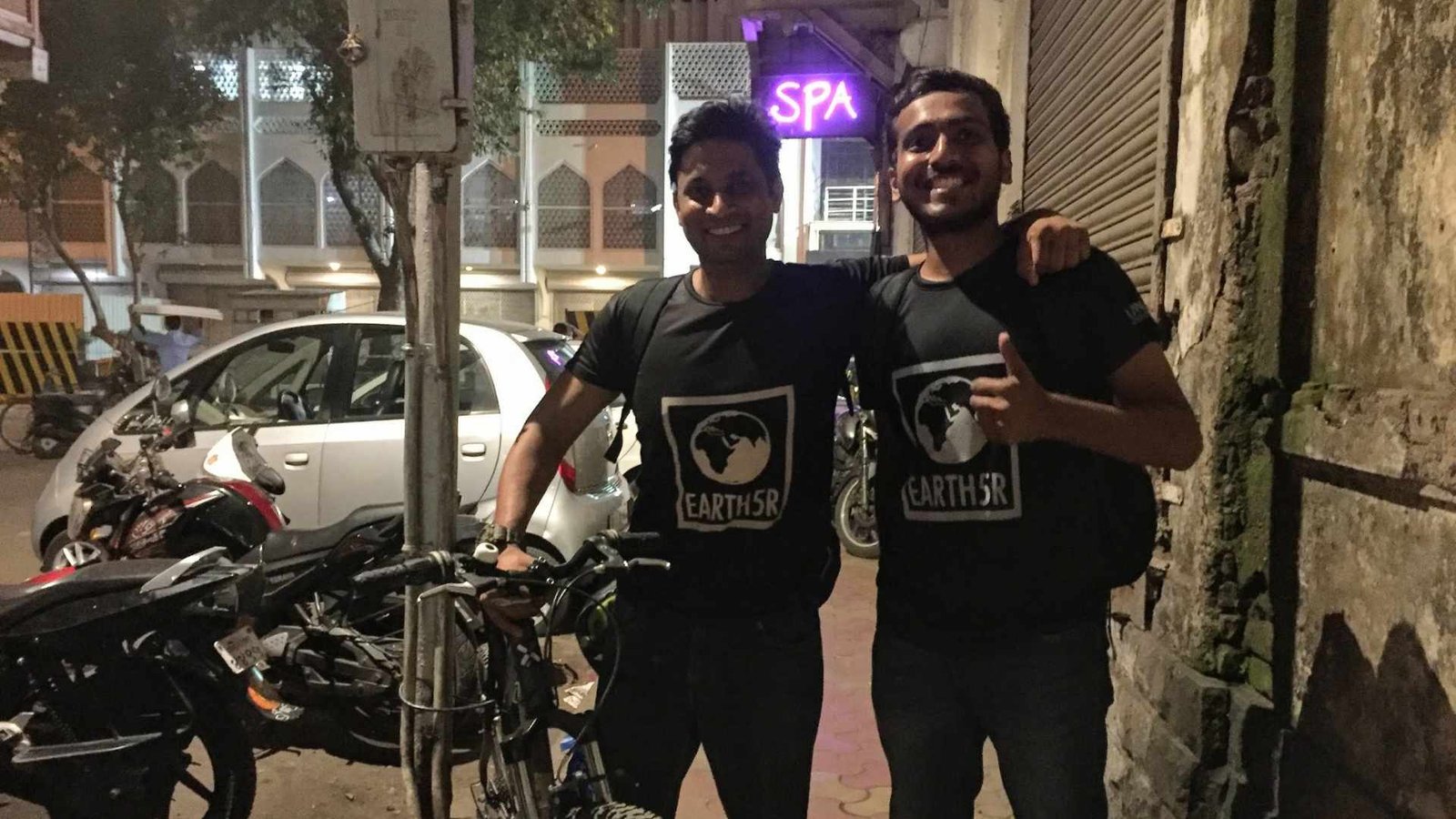 Earth5R sports and lifestyle sustainability programme participants at award ceremony with community leaders and citizen volunteers