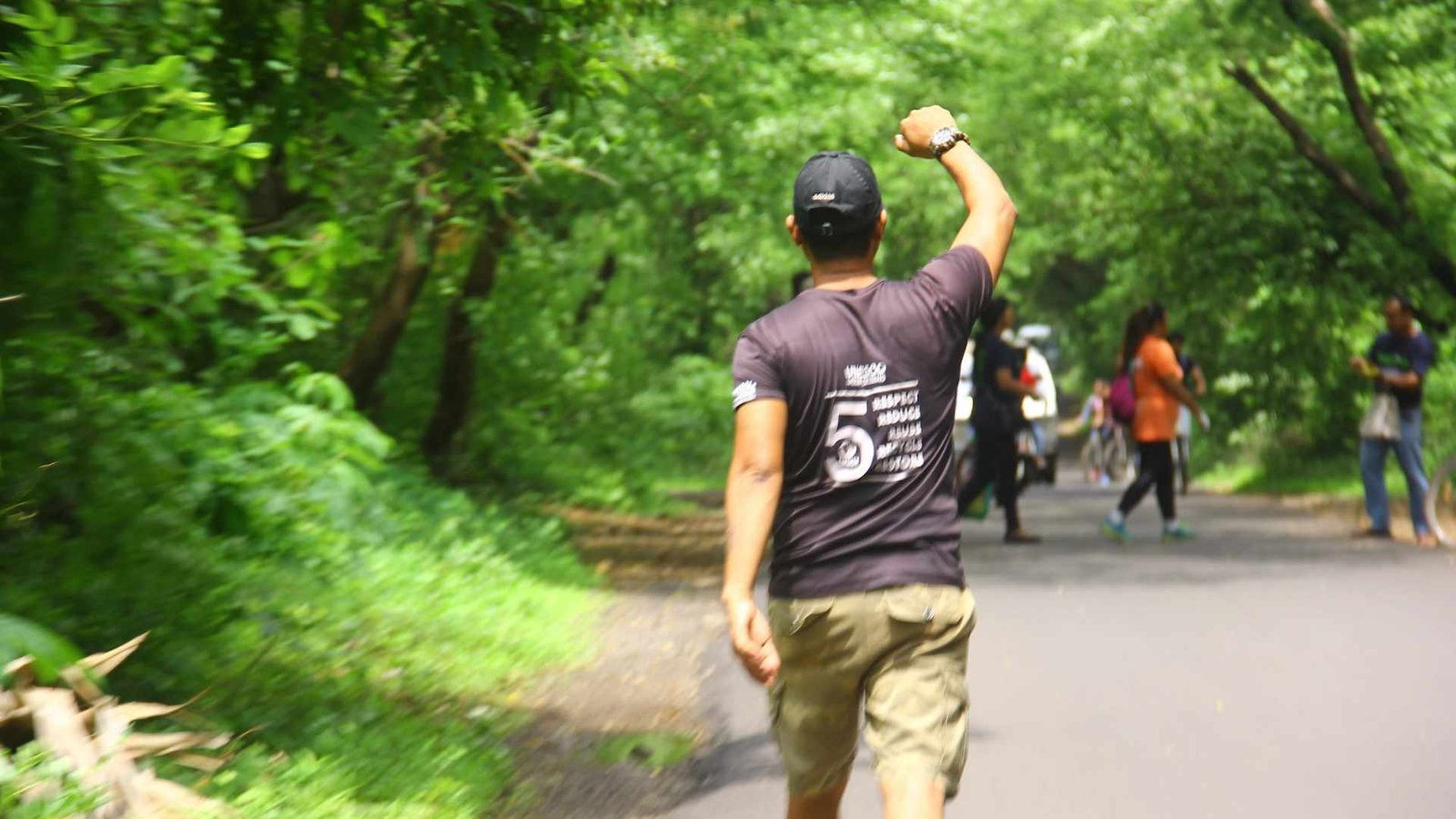 Citizens participating in Earth5R Walk Cycle Run carbon offset programme in Indian metro city — cycling for sustainability