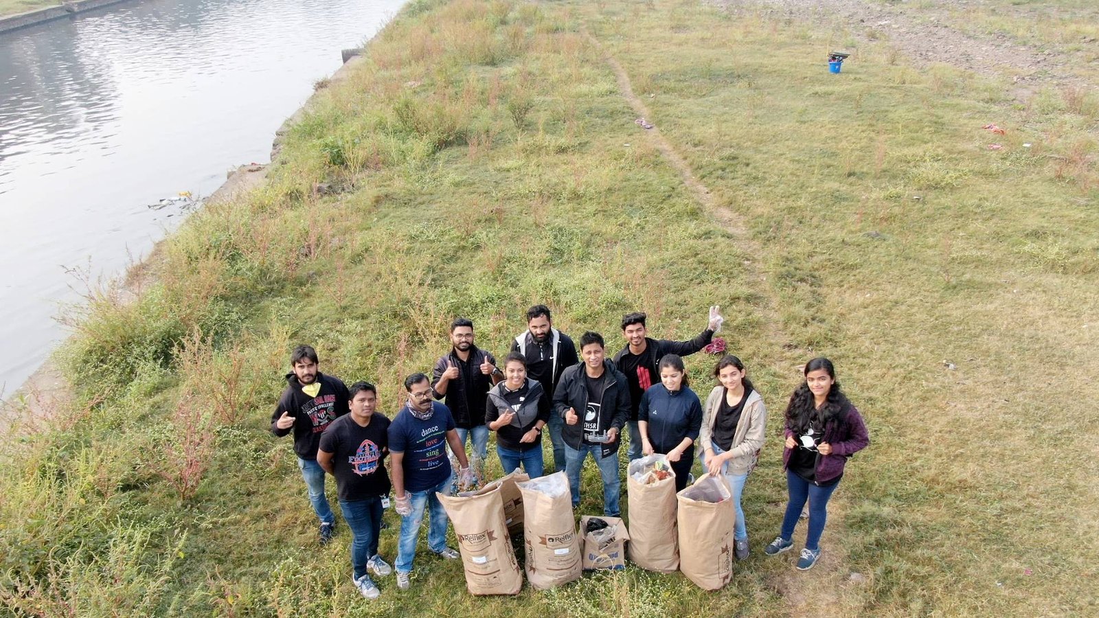 Earth5R volunteers after cleaning banks of Mula-Mutha river