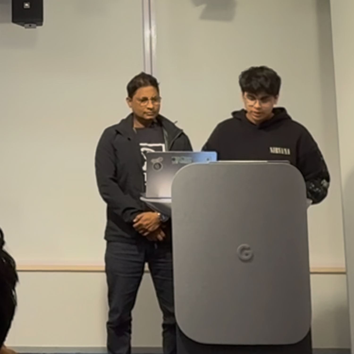 Jahaan Gupta presenting Earth5R's AI module at Google office