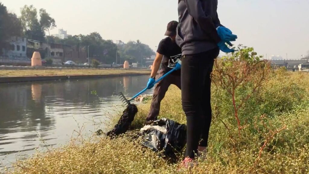 Saurabh-Gupta-founder-Earth5R-demonstrating-decentralized-river-cleaning-methods-at-Mula-Mutha-river