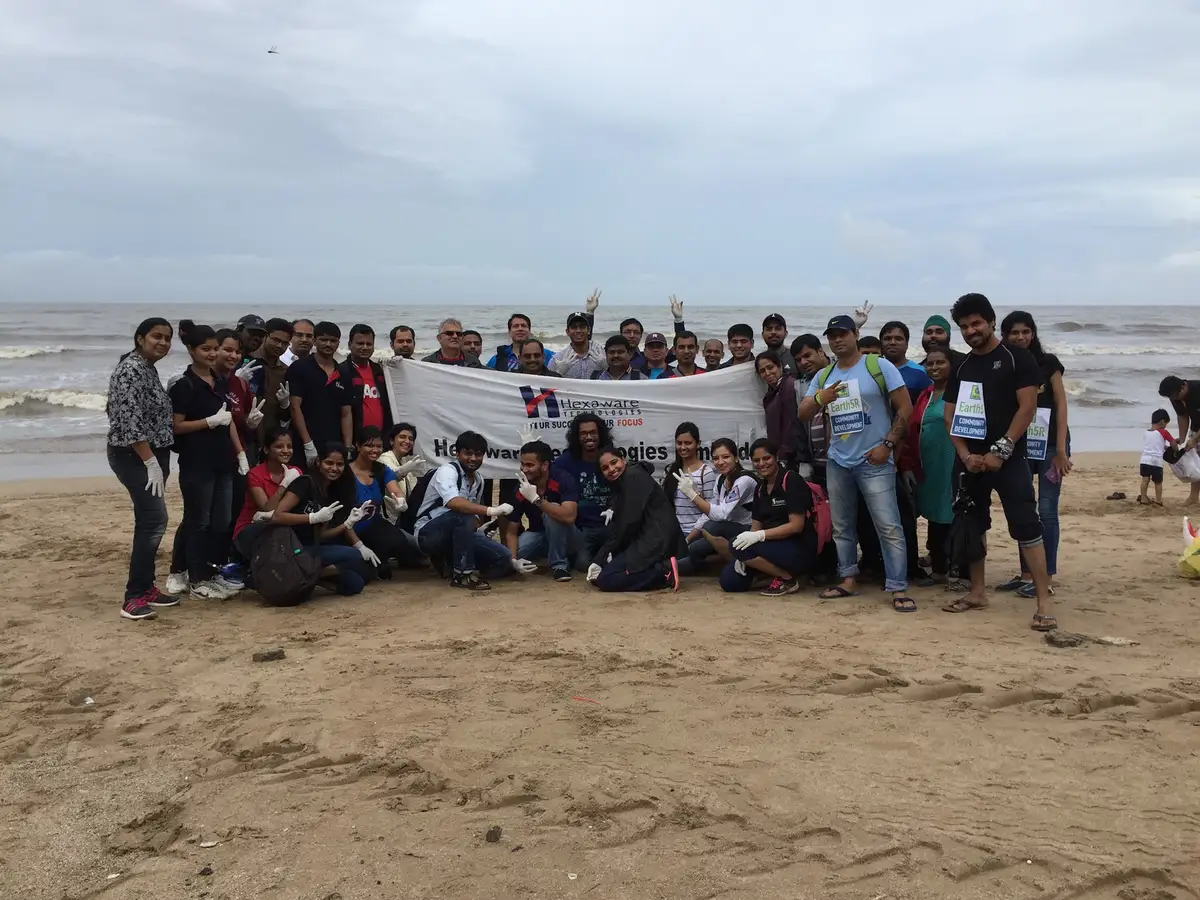 Hexaware employees with the Earth5R team after a CSR beach cleanup at Juhu, Mumbai