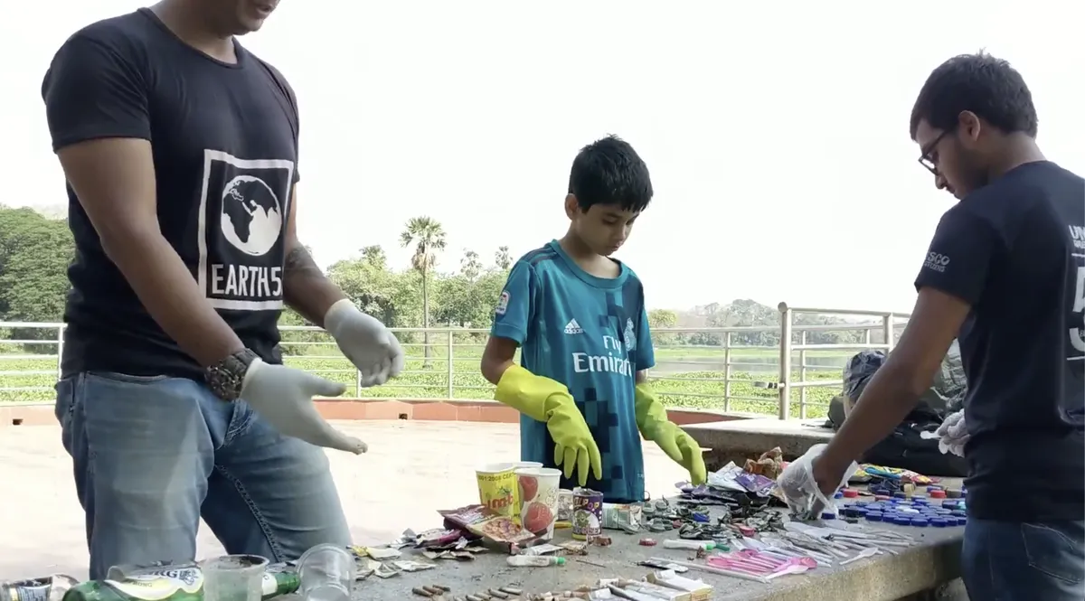 Jahaan Gupta, Earth5R co-founder, sorting recovered waste for a waste audit with Earth5R volunteers by the lake