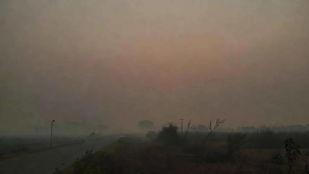 india-smog-season-haze-earth5r