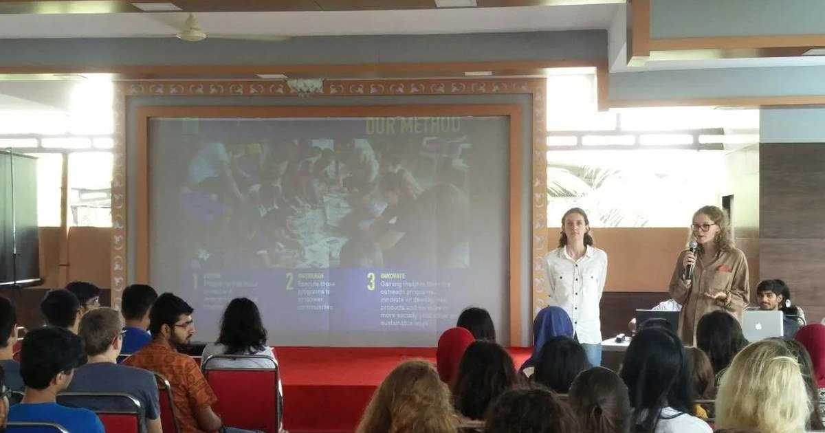 Earth5R team members presenting the Earth5R field method to a hall of students